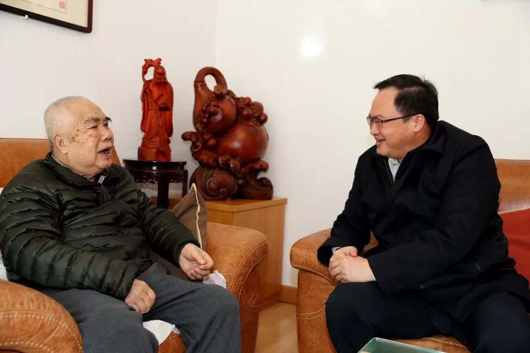 中国9888拉斯维加斯入口集团党组成员走访慰问