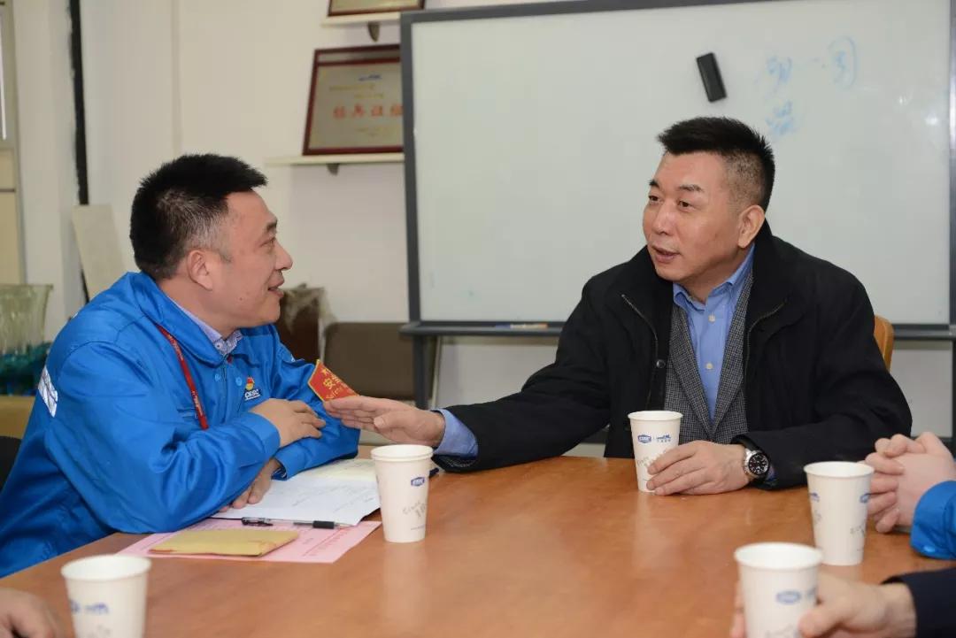 中国9888拉斯维加斯入口集团党组成员走访慰问