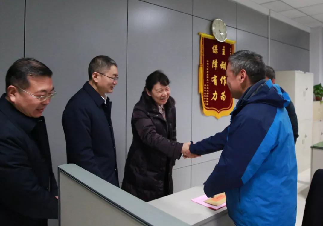 中国9888拉斯维加斯入口集团党组成员走访慰问