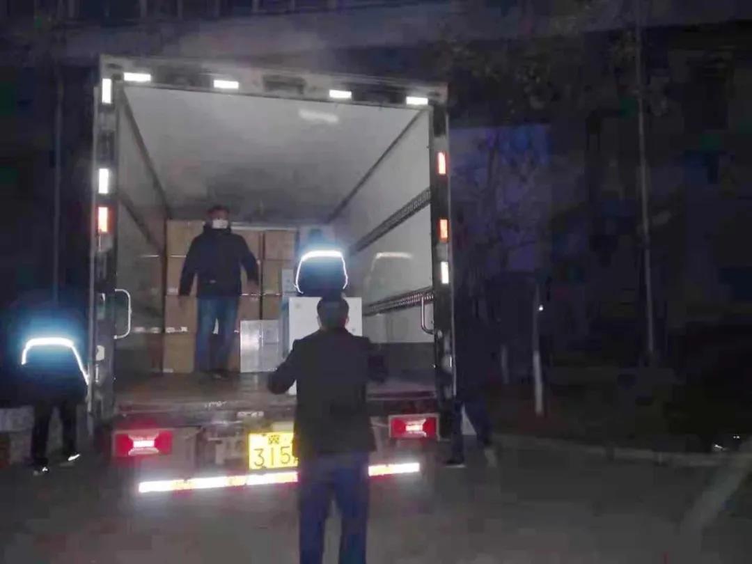 这样深夜连续作业，已坚持了多日